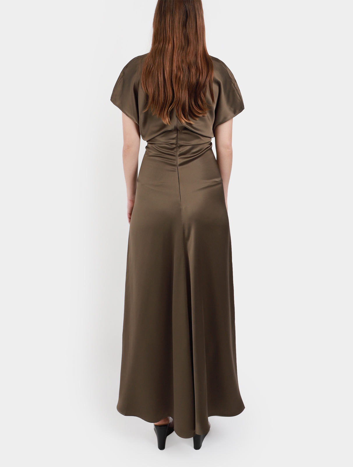 toteme-slouch-waist-dress-bay-leaf_3.jpg
